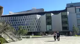 悉尼科技大学 