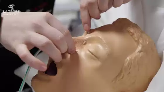 라 트로브 멜번 캠퍼스 투어: 간호 및 산파