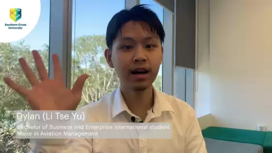 Dylan Tsu studia gestione dell'aviazione alla Southern Cross University