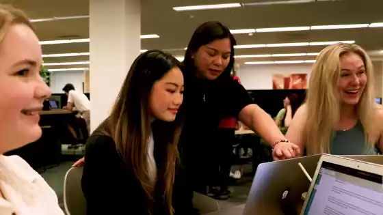 História de estudante internacional da UC - Rowena das Filipinas
