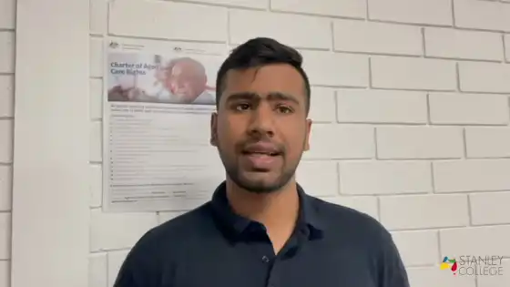 மாணவர் சான்று - முதுமை மற்றும் இயலாமைக்கான தனிப்பட்ட ஆதரவு (உசாமா ஷாஹித்)