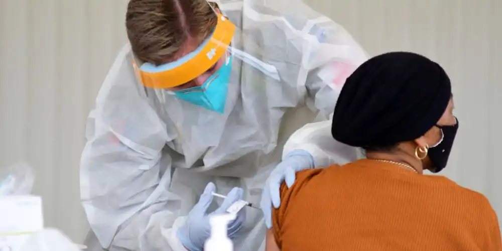 अस्ट्रेलियाले थप दुई कोभिड-१९ भ्याक्सिनलाई भाइरसको फैलावट रोक्नको रूपमा मान्यता दिएको छ